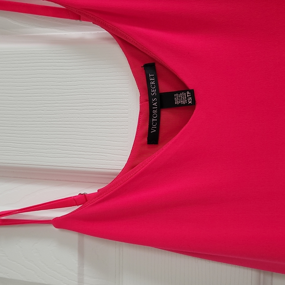 Hot pink dress - Picture 2 of 4